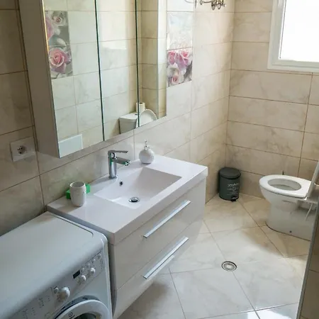 Nyc Modern & Spacious 5 Min From Seaside アパート