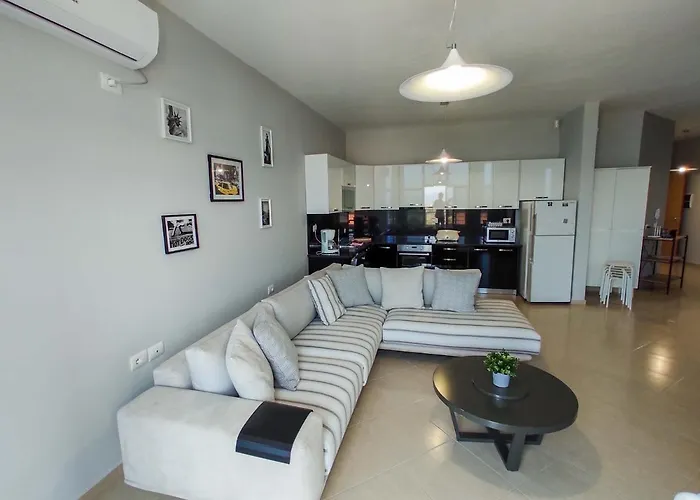 Nyc Modern & Spacious 5 Min From Seaside Orikum