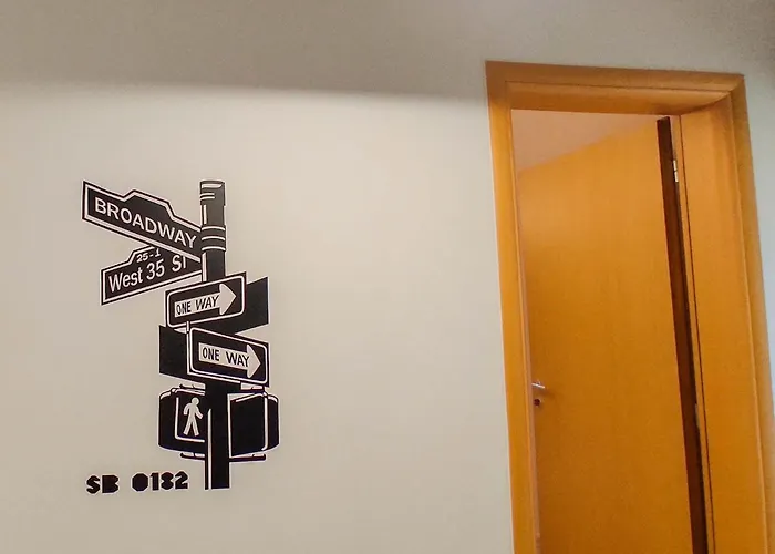 Nyc Modern & Spacious 5 Min From Seaside Apartment