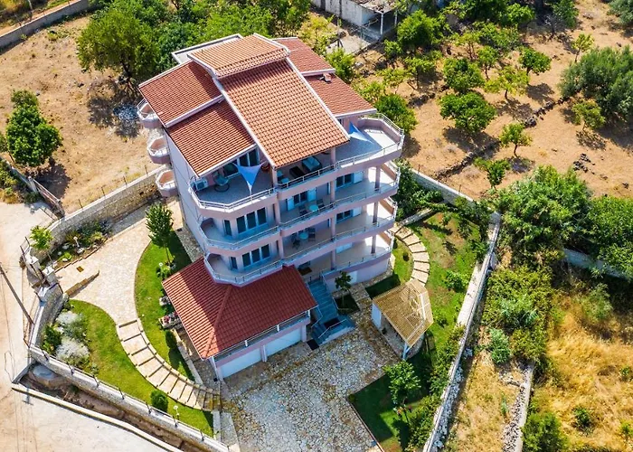 Nyc Modern & Spacious 5 Min From Seaside 公寓